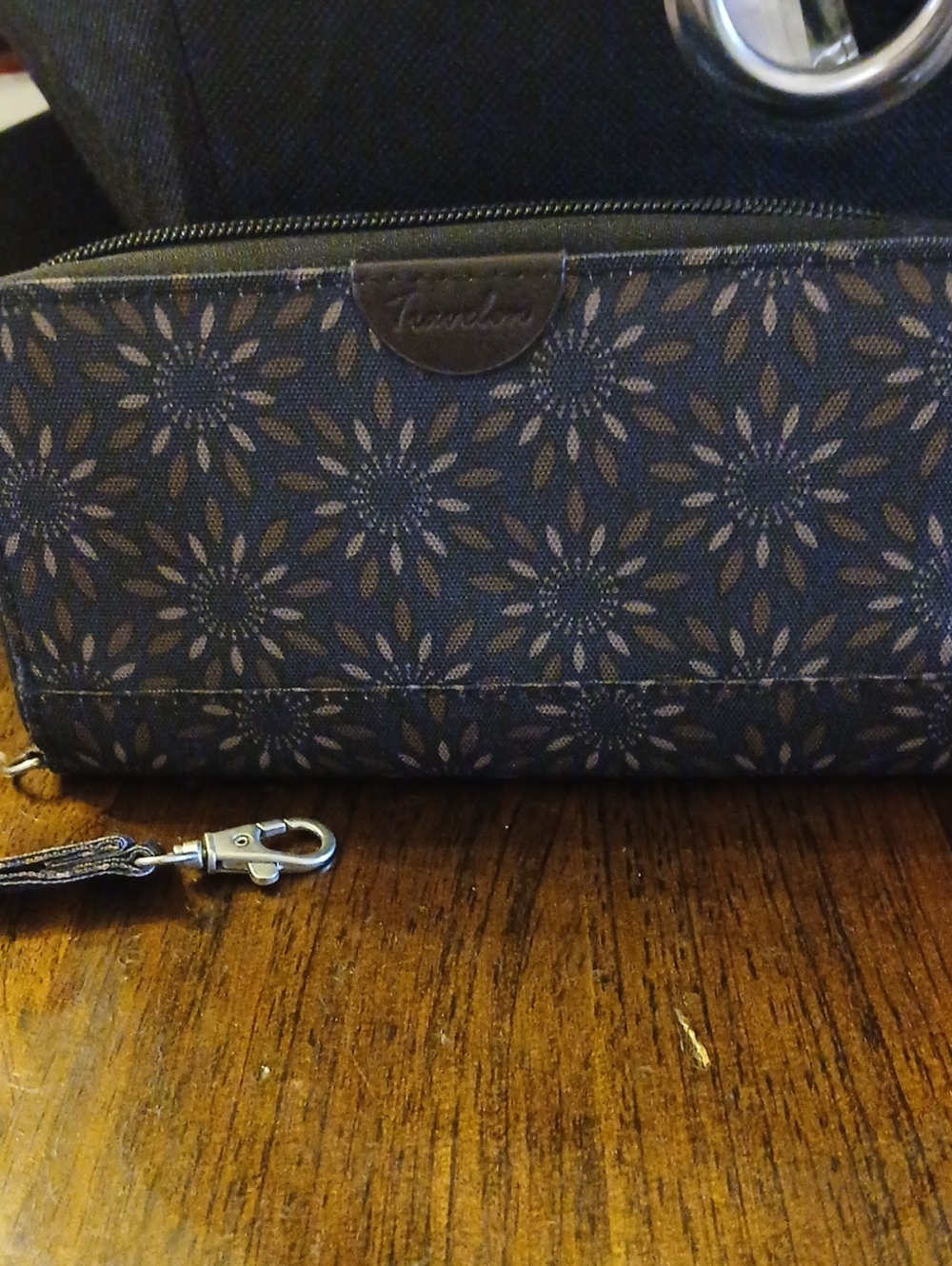 Travelon Chocolate Brown Sunburst Print RFID Zip Around Clutch Wallet 7”x 5”